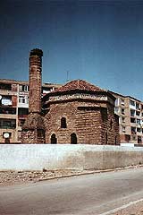 Elbasan - mešita u sídliště