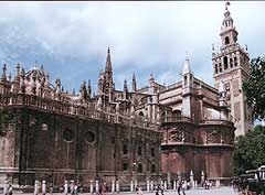 Sevilla - katedrála s minaretem Giralda